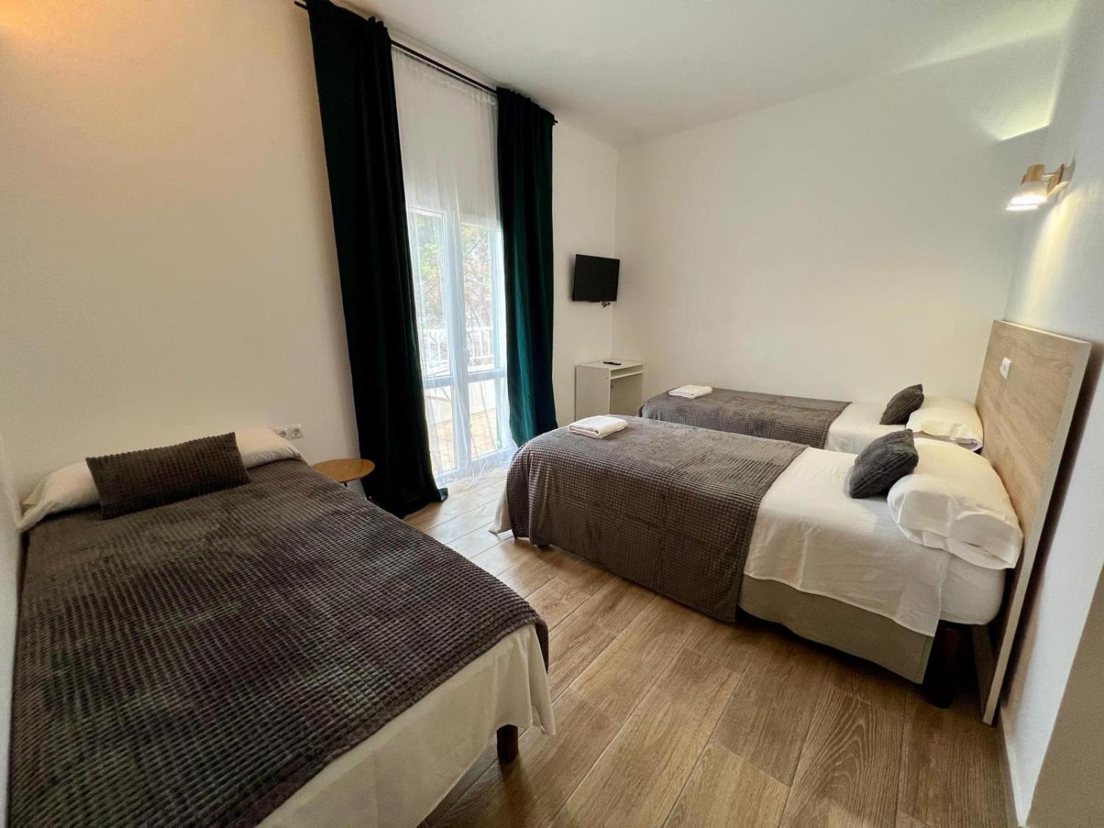 Hostal Oasis Dor Cala D´Or エクステリア 写真