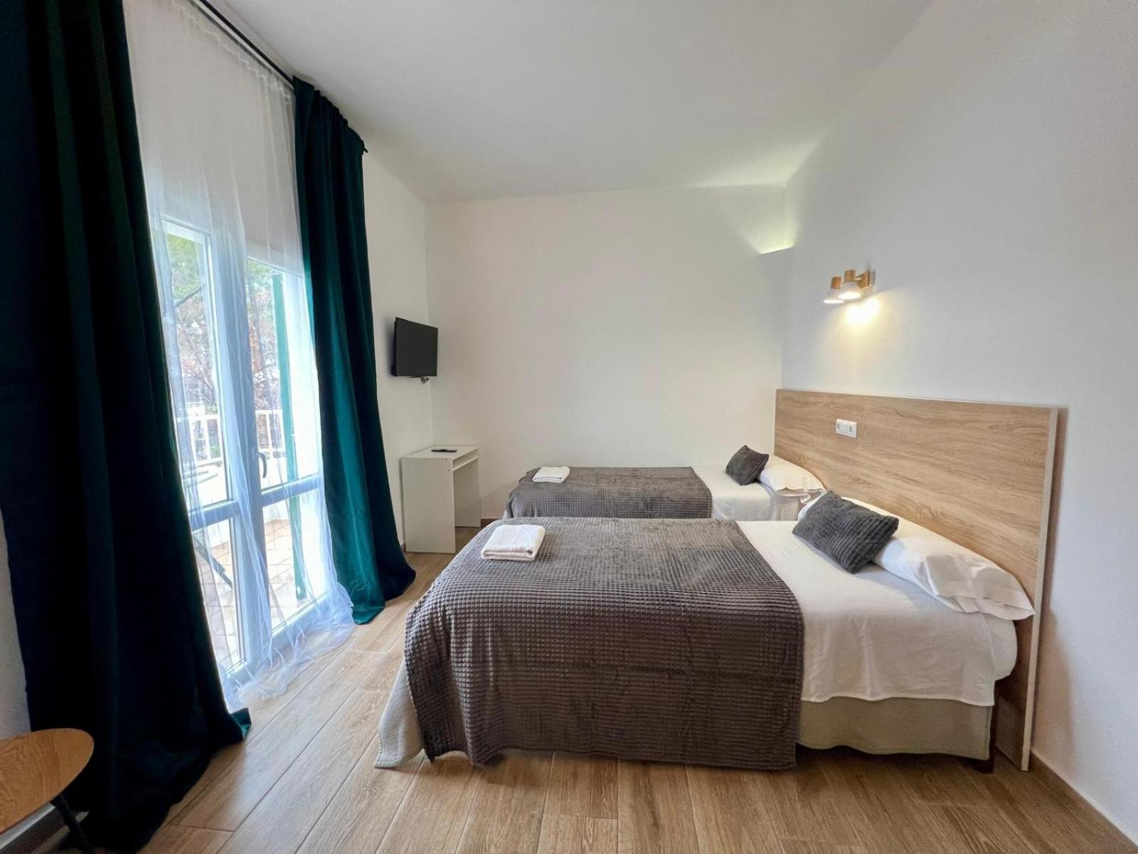 Hostal Oasis Dor Cala D´Or エクステリア 写真